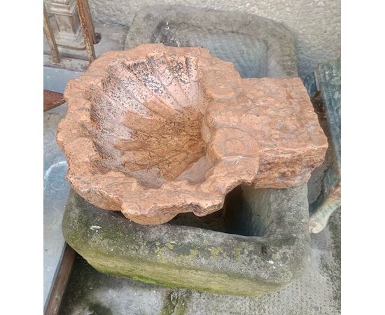 raffinata e integra acquasantiera cm. 35 x 42