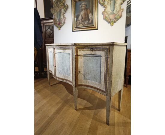 CREDENZA LACCATA IN STILE NEOCLASSICO META’ XIX SECOLO