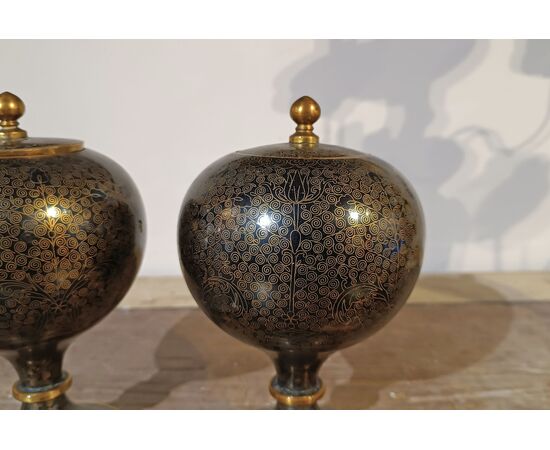 COPPIA DI VASI CLOISONNÉ CINA PRIMA META’ XIX SECOLO