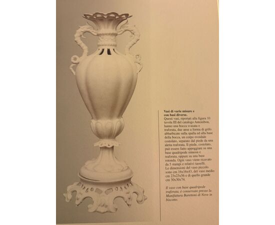 Pair of majolica vases decorated with flowers. Antonibon manufacture, Nove di Bassano.