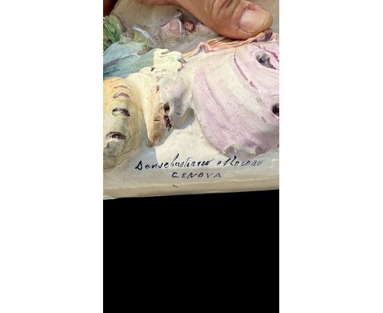 Grande centrotavola in maiolica  di forma barocca . Manifattura di Sansebastiano e Moreno.Genova.