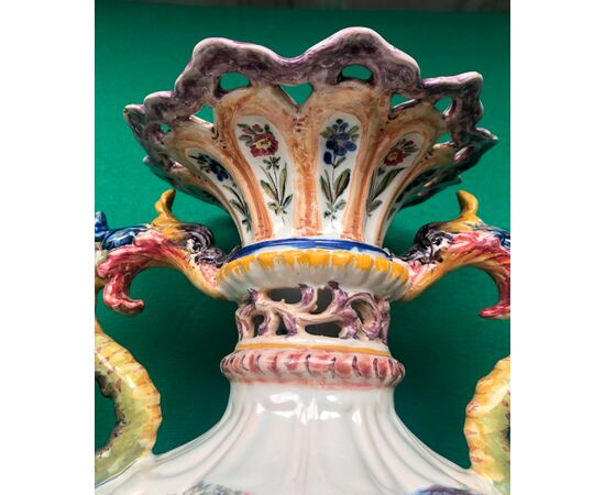 Pair of majolica vases decorated with flowers. Antonibon manufacture, Nove di Bassano.