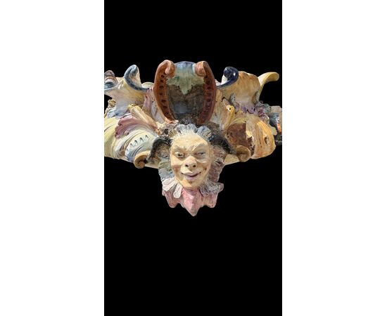 Grande centrotavola in maiolica  di forma barocca . Manifattura di Sansebastiano e Moreno.Genova.