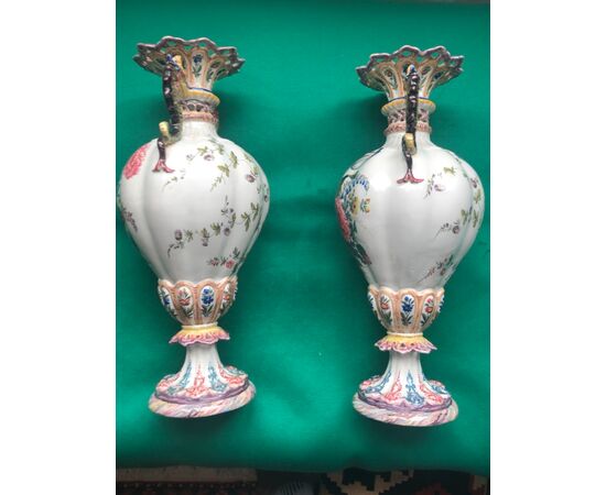 Pair of majolica vases decorated with flowers. Antonibon manufacture, Nove di Bassano.