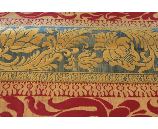 Silk brocatello fabric, Lucca, XVIIth Century 4x4m 16 / MQ     