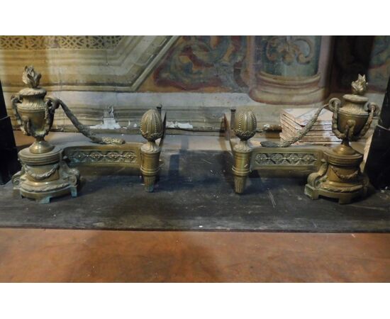 al177 - pair of andirons with cups and decorations, 45 xh 40 cm     