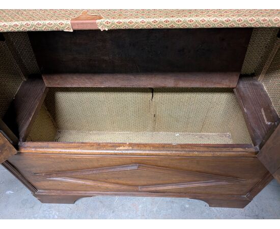 Dispensa lombardo-veneta in noce scolpito – Seconda metà XVIII secolo