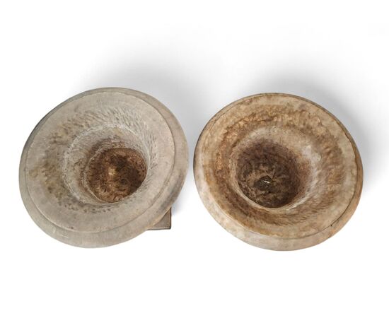 Coppia di vasi medicei in marmo