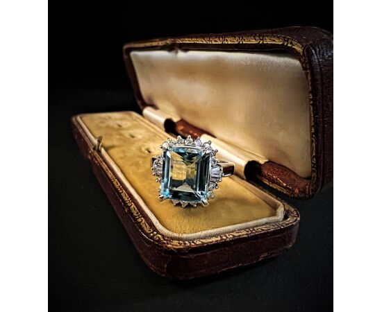 Platinum ring with Aquamarine and Diamonds