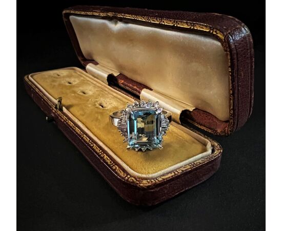 Platinum ring with Aquamarine and Diamonds