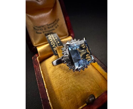 Platinum ring with Aquamarine and Diamonds