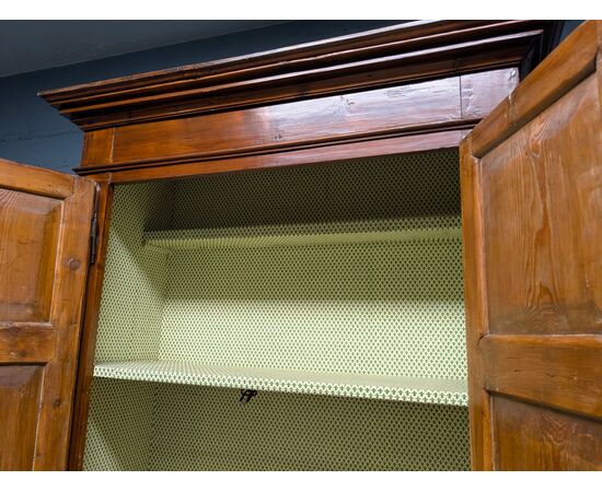 Bella dispensa in abete poco profonda – XVIII secolo