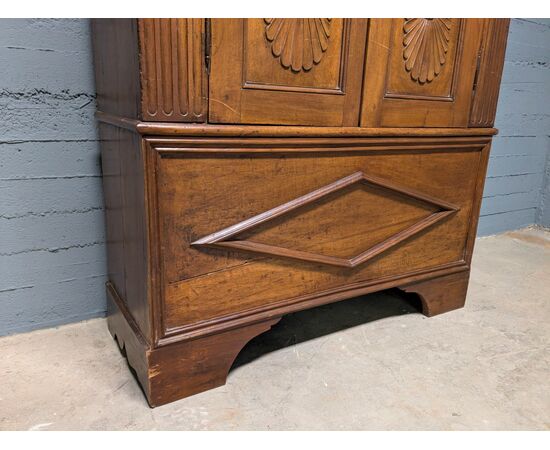 Dispensa lombardo-veneta in noce scolpito – Seconda metà XVIII secolo