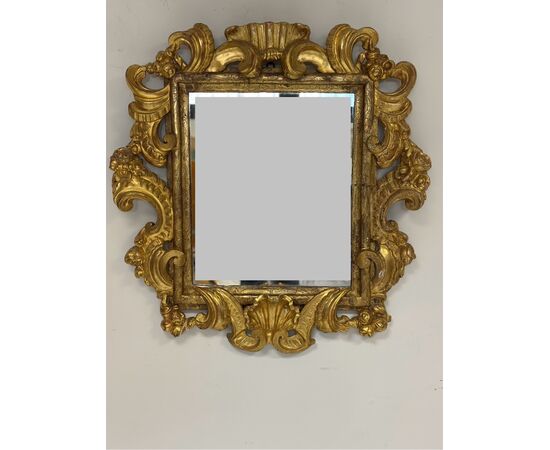 Specchiera emiliana in legno intagliato e dorato Barocco XVII secolo