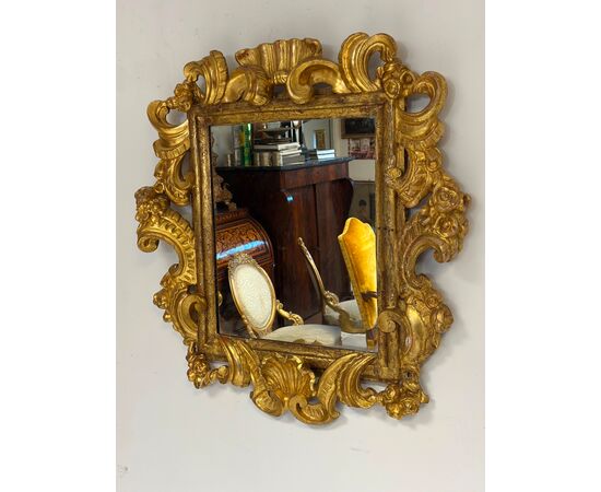 Specchiera emiliana in legno intagliato e dorato Barocco XVII secolo