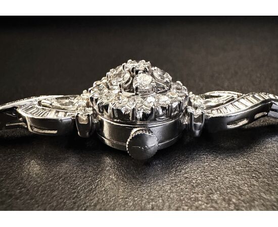 Bracciale  con  orologio  a  scomparsa  firmato  LONGINES