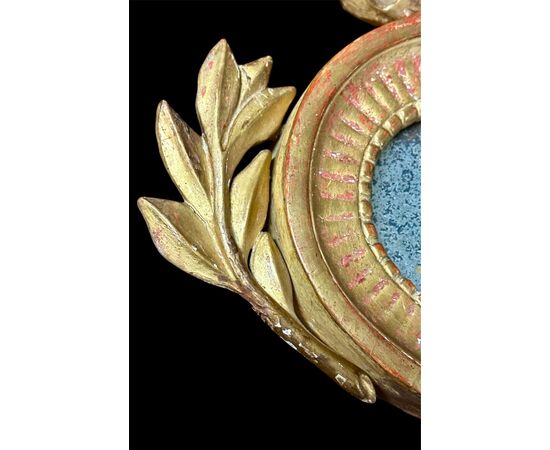 Small gilded wooden oval mirror with bow - Italy, late 18th / early 19th century