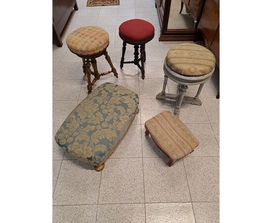 Sgabelli e poggiapiedi