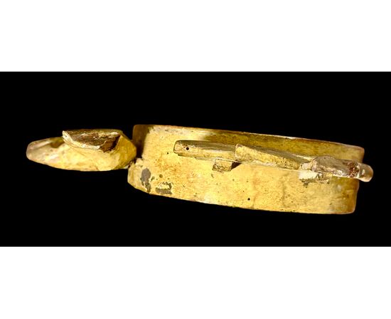 Piccolo specchio ovale in legno dorato con fiocco – Italia, fine XVIII / inizi XIX secolo