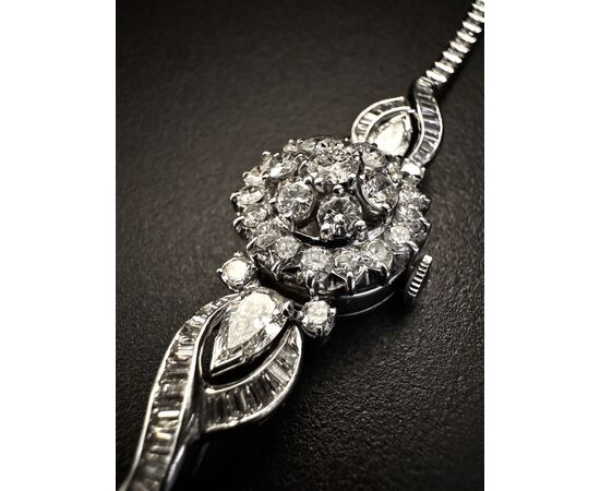 Bracciale  con  orologio  a  scomparsa  firmato  LONGINES