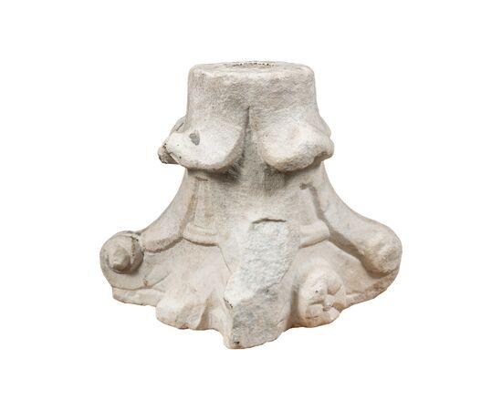 Capitello in pietra scolpita. Italia, XVI-XVII secolo.