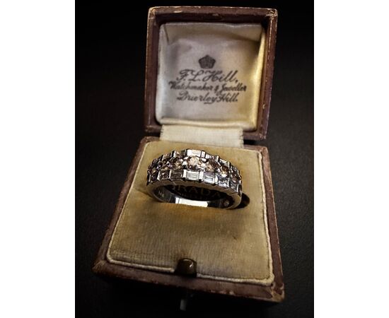 Fedina  con  Diamanti  Brown  e  Baguette 