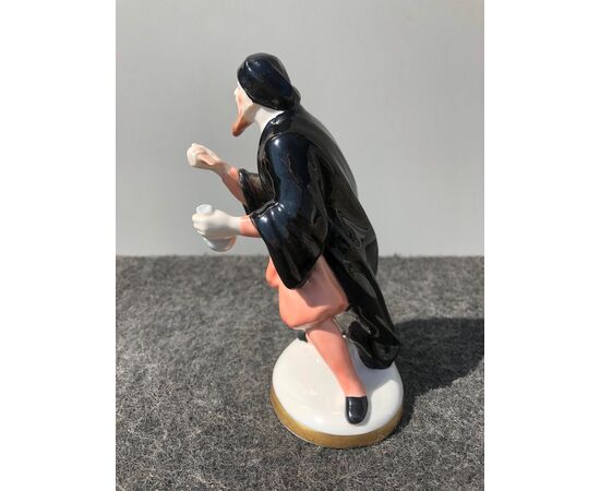 Porcelain figurine with male figure with dagger and bag of money. Goriori     