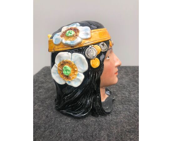 Scatola tabacchiera in terraglia raffigurante testa femminile liberty.Francia