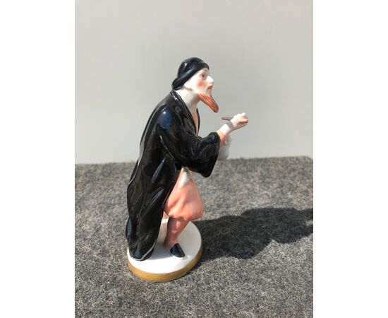 Porcelain figurine with male figure with dagger and bag of money. Goriori     