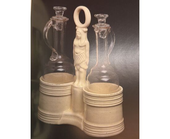 Oliera in terraglia con presa a forma di personaggio egiziano e coppe traforate.Manifattura di Ignazio Callegari.Pesaro