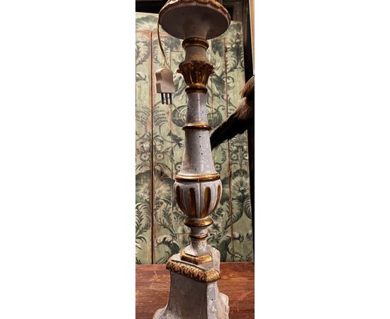 LAMP240 - Lacquered wooden candlesticks, 19th century, size cm W 20 x H 95 x D 20