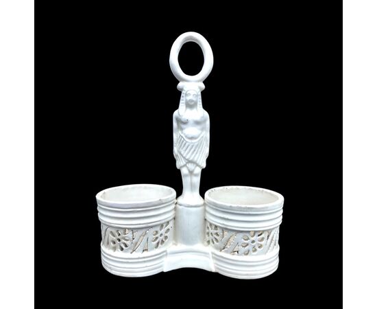 Oliera in terraglia con presa a forma di personaggio egiziano e coppe traforate.Manifattura di Ignazio Callegari.Pesaro