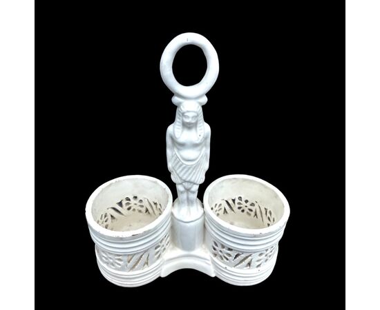 Oliera in terraglia con presa a forma di personaggio egiziano e coppe traforate.Manifattura di Ignazio Callegari.Pesaro