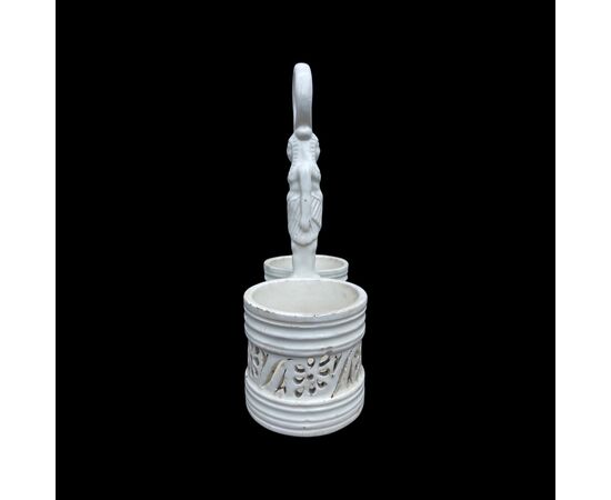 Oliera in terraglia con presa a forma di personaggio egiziano e coppe traforate.Manifattura di Ignazio Callegari.Pesaro