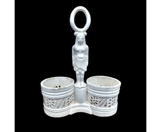 Oliera in terraglia con presa a forma di personaggio egiziano e coppe traforate.Manifattura di Ignazio Callegari.Pesaro