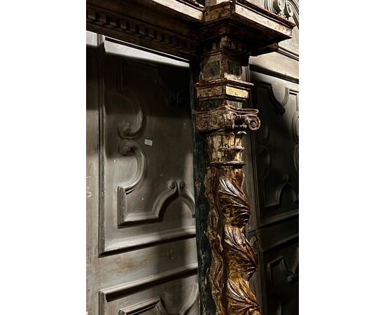 PAN435 - Lacquered and painted frame, 16th century, dimensions cm W 215 x H 208 x D 36