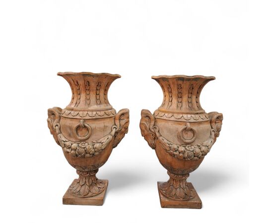 Coppia di vasi in terracotta