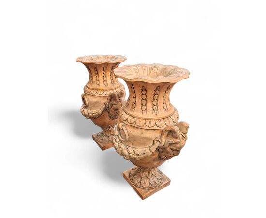 Coppia di vasi in terracotta