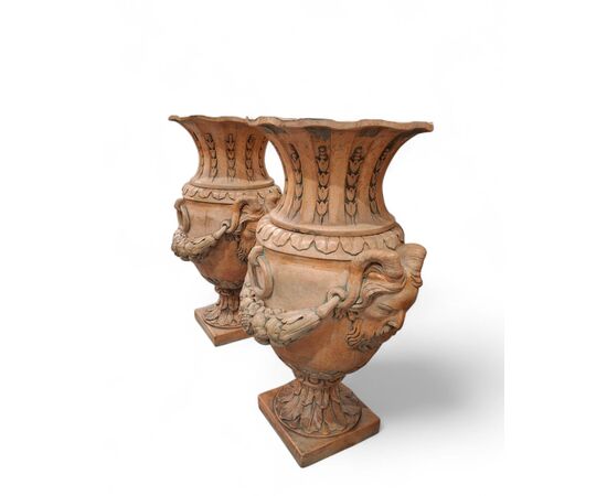 Coppia di vasi in terracotta