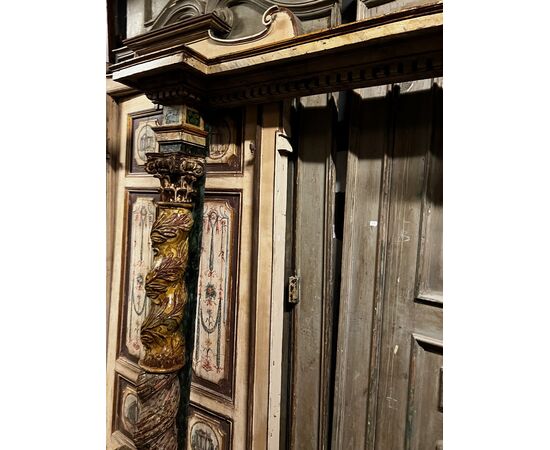 PAN435 - Lacquered and painted frame, 16th century, dimensions cm W 215 x H 208 x D 36