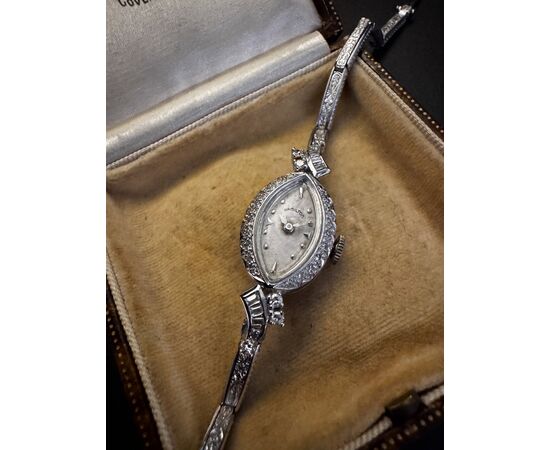 Orologio   HAMILTON   con  bracciale  estensibile e  Diamanti