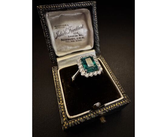 Anello  con Smeraldo  e  Diamanti