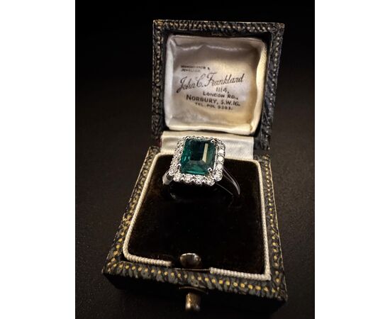 Anello  con Smeraldo  e  Diamanti