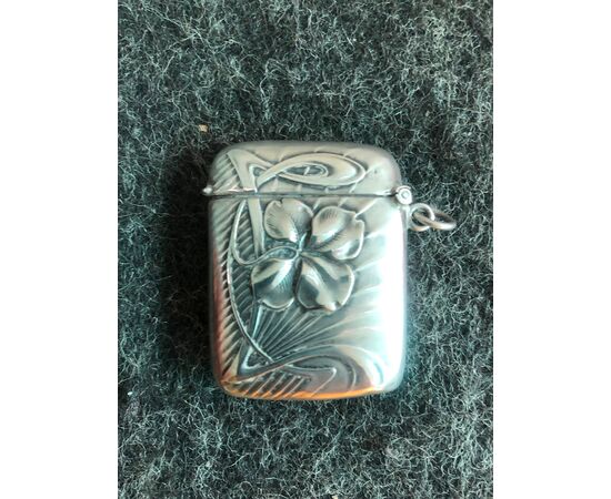 Matchbox in silver with cloverleaf decoration in art nouveau.Italia style     