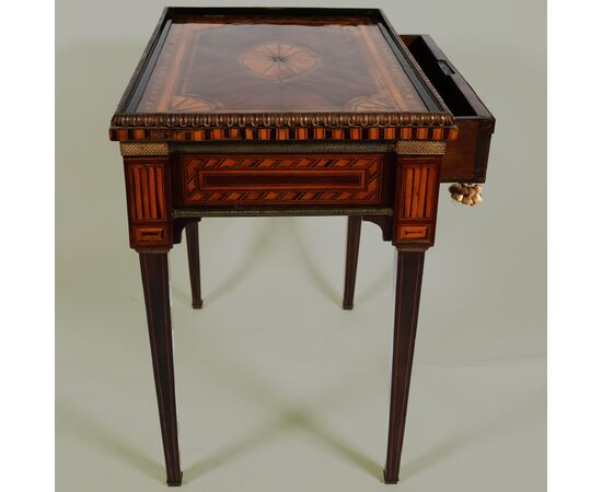 Inlaid table in various woods, Sicily, 18th century