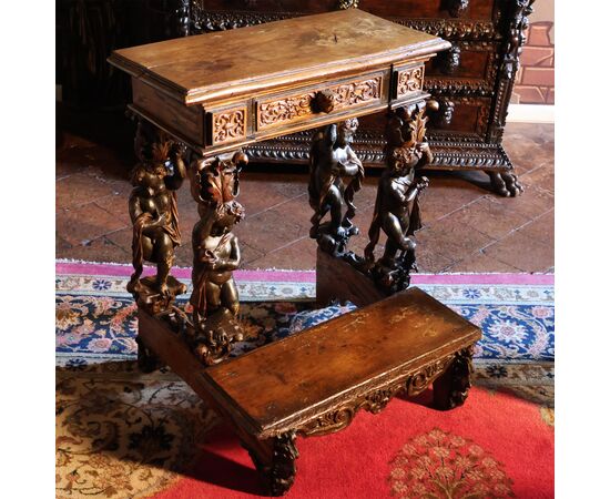 Carved, sculpted and gilded wooden prie-dieu, Italy, 17th-18th century