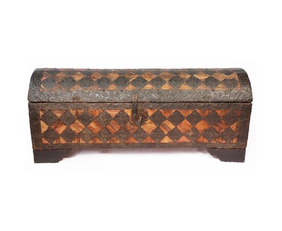 Solid fir chest covered in velvet and sheet metal diamonds with embossed engravings, Italy, 16th century