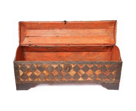 Solid fir chest covered in velvet and sheet metal diamonds with embossed engravings, Italy, 16th century