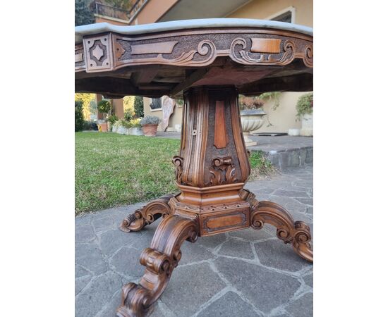 19th-century walnut biscuit table with Carrara marble top