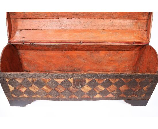 Solid fir chest covered in velvet and sheet metal diamonds with embossed engravings, Italy, 16th century